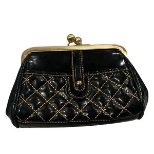 Maxx New York | Black kiss-lock closure clutch. GUC
